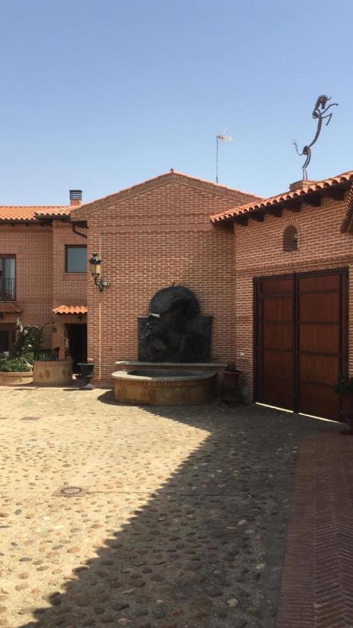 Casa Del Trotamundos Guest House Villamayor de Campos Екстериор снимка